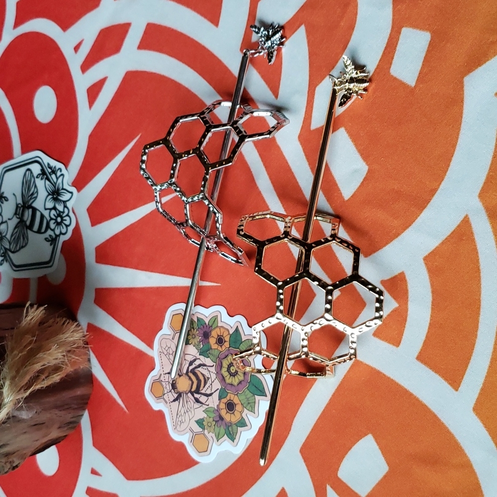 Honeycomb and bee hair clip and stick - Picture 3 of 13